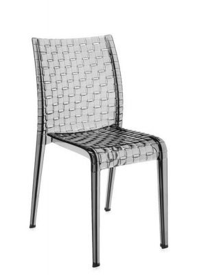 Transparenter Kartell Ami Ami Stuhl mit geflochtenem Design für Esszimmer oder Küche.